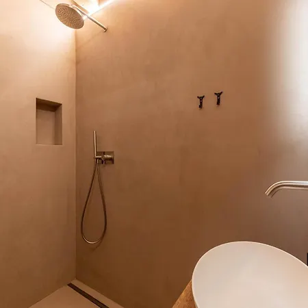 In Les Masses With Terrace